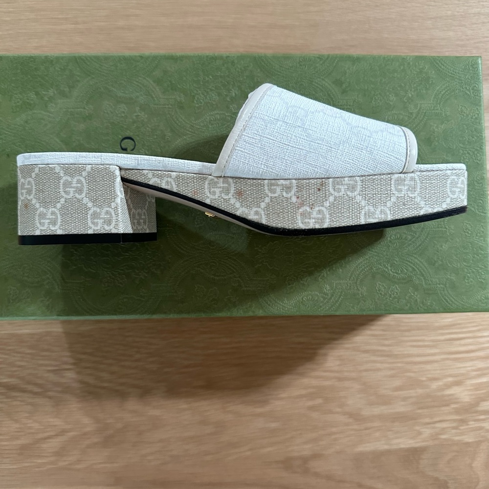 Gucci GG Supreme Canvas Slide Sandal (White, size 38) - Picture 5 of 12